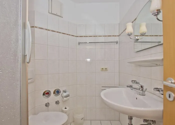 Lägenhet Strandnah, Balkon, Gratis Nutzung Vom Ahoi Erlebnisbad Und Sauna In Sellin - Strandresidenz Brandenburg 04 *